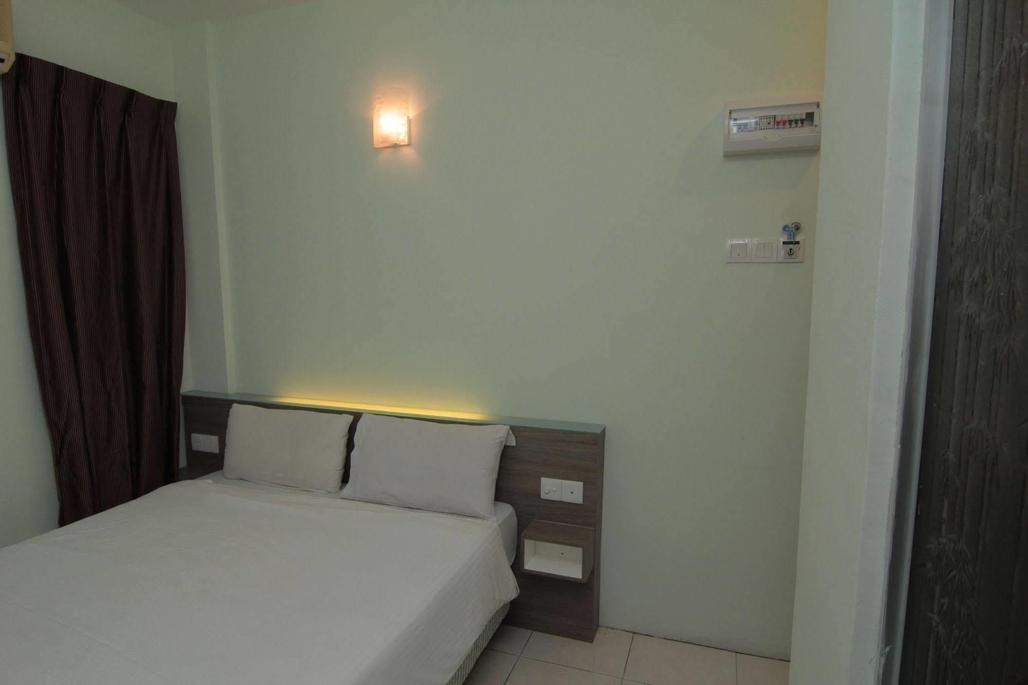 Azzahrah Rizq Hotel Malacca Kültér fotó